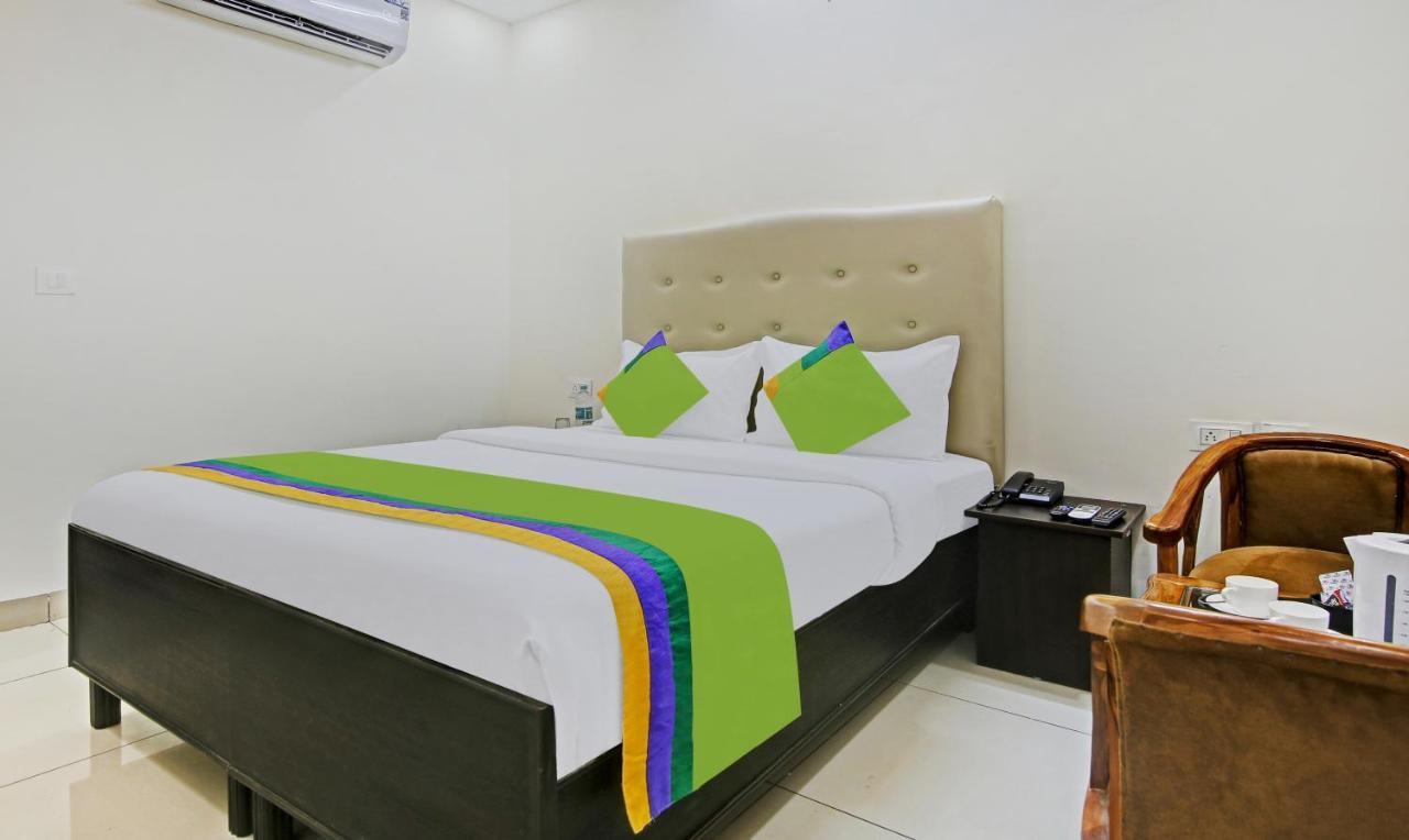 Treebo Royal Empire Adarsh Nagar, Chandigarh Hotel Kültér fotó