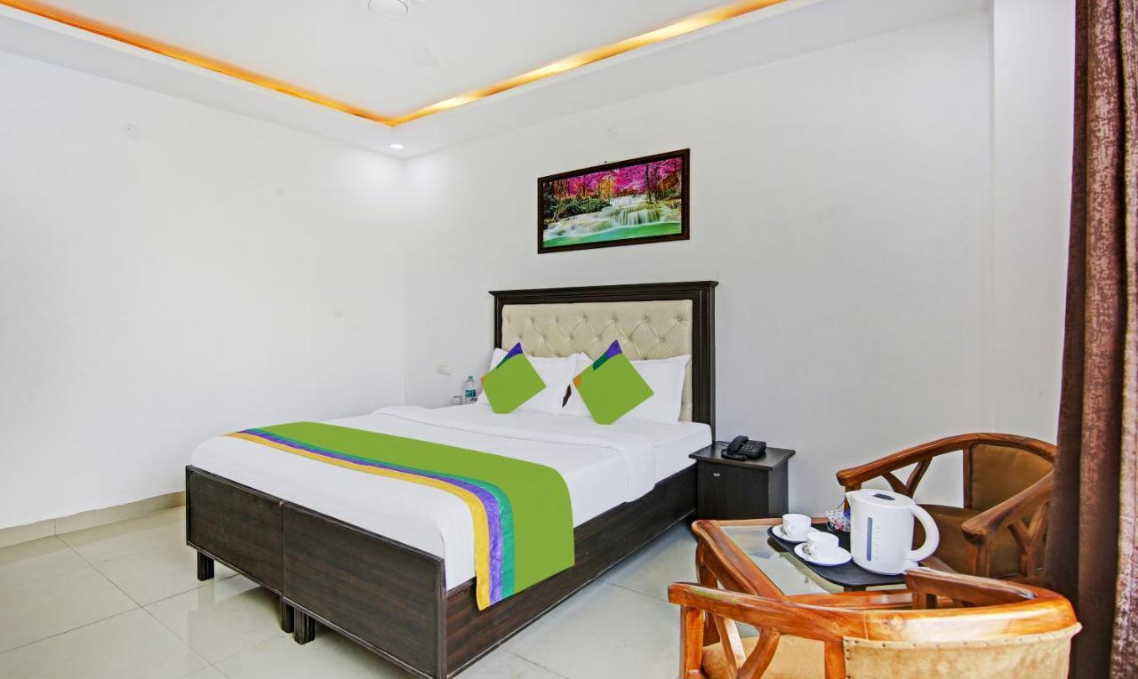 Treebo Royal Empire Adarsh Nagar, Chandigarh Hotel Kültér fotó