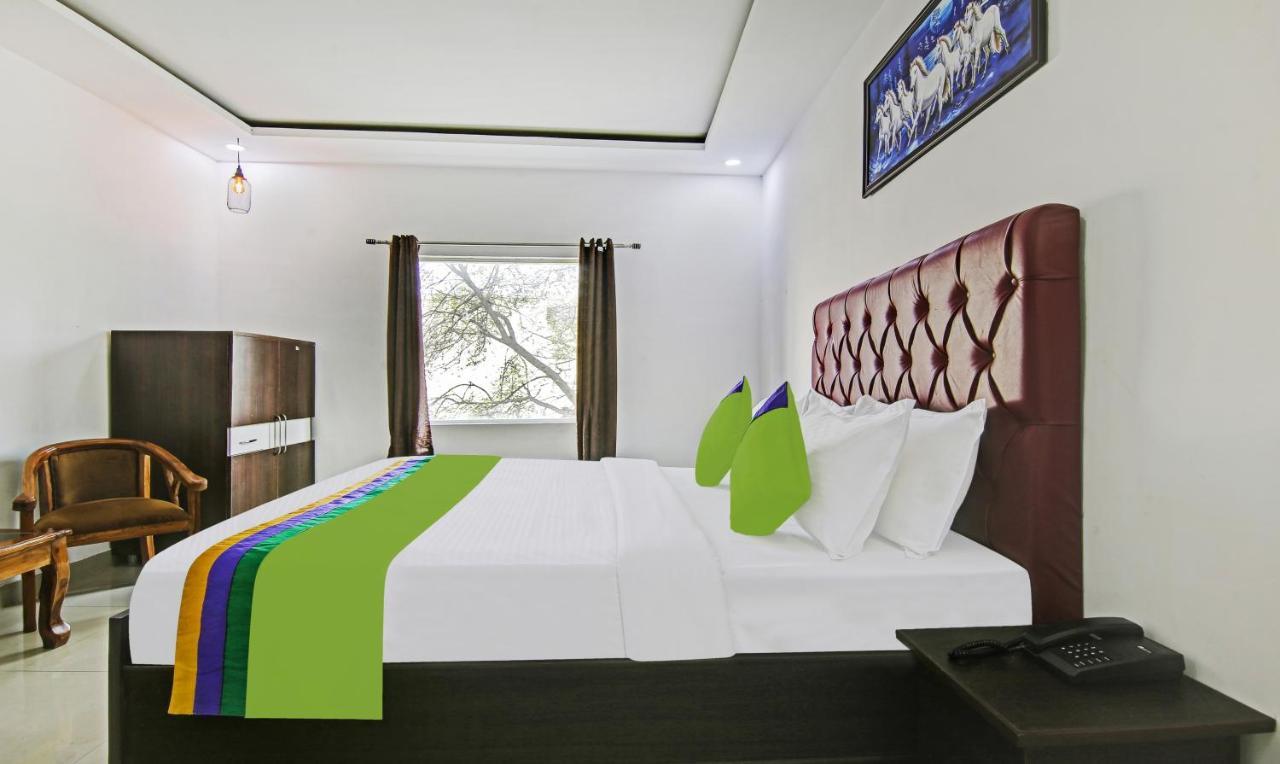 Treebo Royal Empire Adarsh Nagar, Chandigarh Hotel Kültér fotó